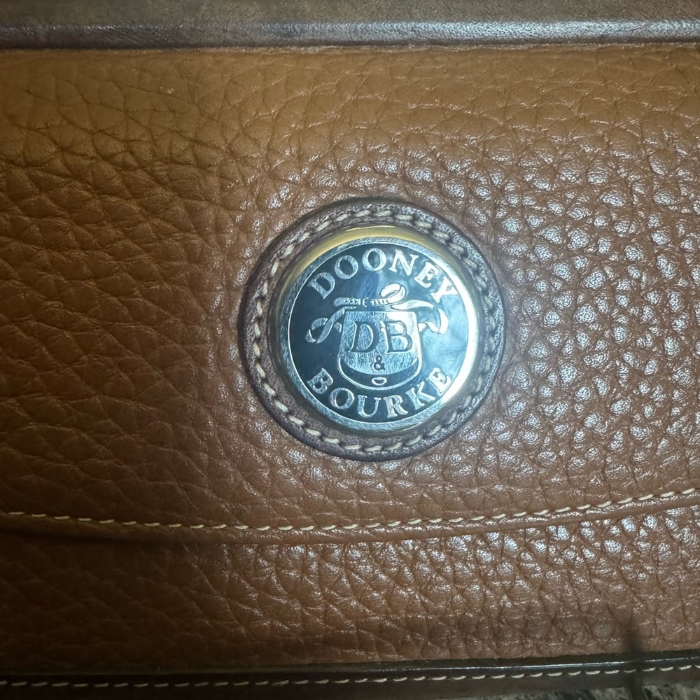 Dooney & Bourke Tan Trifold Pebbled Leather wallet EUC - Picture 2 of 9